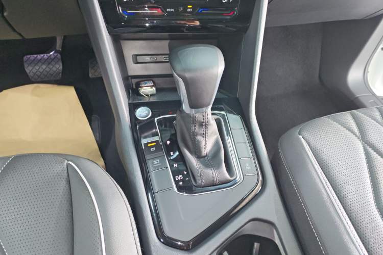 Used Volkswagen Tiguan L 2023 330TSI Automatic Two-Wheel Drive Smart Edition Gear Lever