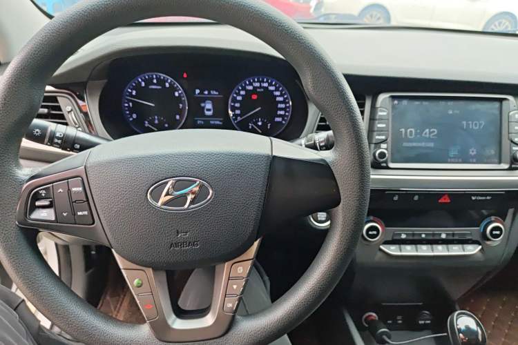 Used Hyundai Mistra 2017 1.6T Automatic Smart GLS China V Standard Center Console