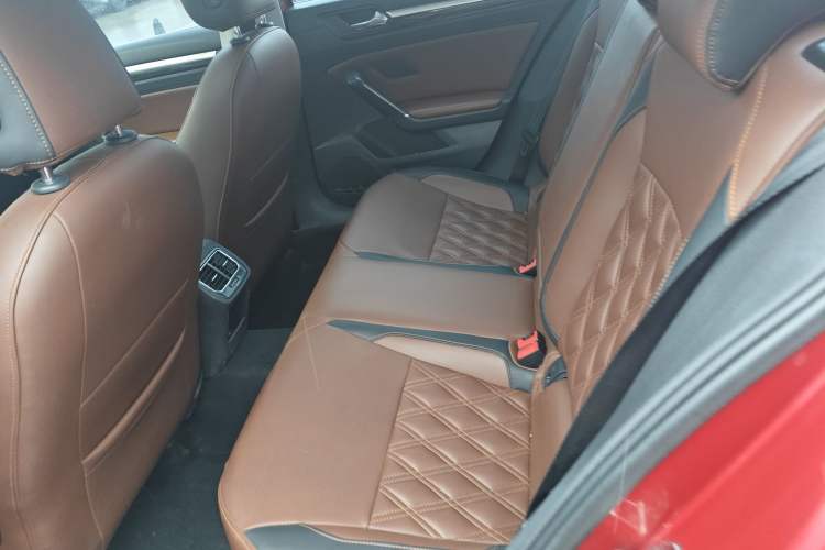 Used Volkswagen Lamando 2015 330TSI DSG Comfort Edition
