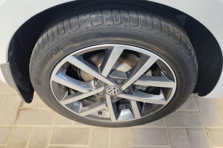 Used Volkswagen Golf 2020 Zhiai Edition 280TSI DSG Comfort Model Right Rear Wheel Hub