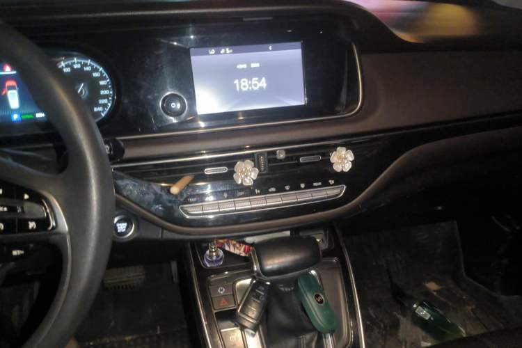 Used GAC Trumpchi M6 2019 270T Automatic Luxury Edition (6-seater) - China V Standard Audio And AC Panel