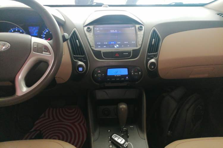 Used Hyundai ix35 2013 2.0L Automatic Two-Wheel Drive Smart GLS China IV Standard

