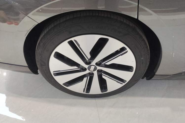 Used Geely Galaxy E8 2024 550 km Range Rear-Drive MAX
