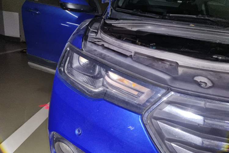 Used Haval H2s 2017 Blue Label 1.5T Dual-Clutch Luxury Model Right Front Headlight