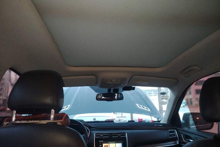 Used Roewe RX8 2018 30T Smart Connectivity Two-Wheel Drive Flagship Edition