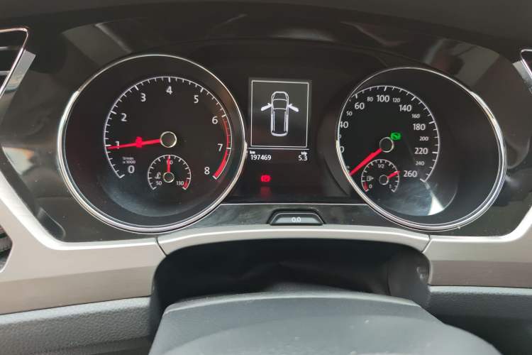 Used Volkswagen Touran 2016 Volkswagen Touran L 280TSI DSG Comfort Edition Odometer Close Up