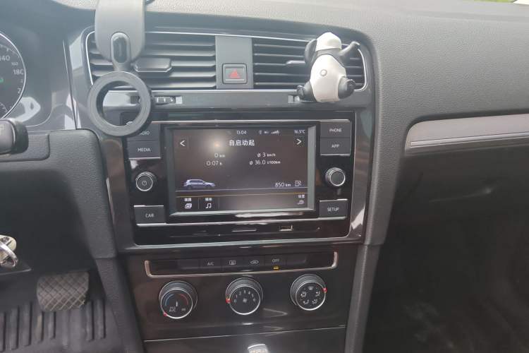 Used Volkswagen Golf 2018 230TSI Automatic Comfort Model Audio And AC Panel