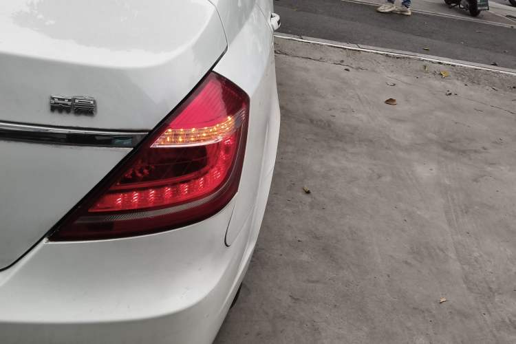 Used Geely Auto Emgrand 2016 Sedan 1.5L Manual Upward Edition Right Rear Taillight