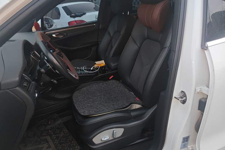 Used Porsche Macan 2017 Macan 2.0T Left Front Seat