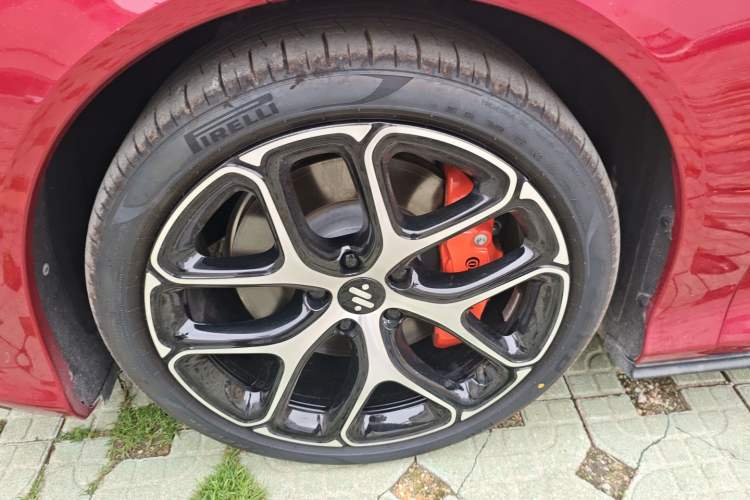 Used IM L6 2025 Pro Max model Left Front Wheel Hub