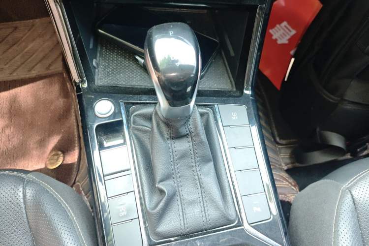 Used Volkswagen Passat 2019 330TSI Luxury Edition China VI Standard Gear Lever