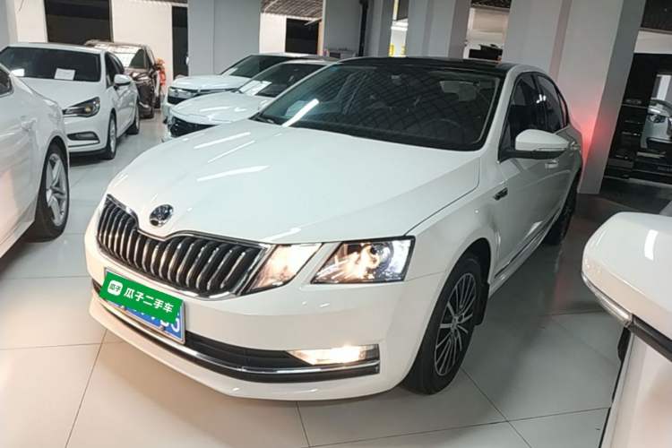 Used Skoda Octavia 2018 TSI230 DSG Luxury Edition Guazi used car, China used car export, Used car for sale, Used  cars, Cheapest cars for sale