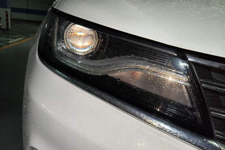 Used Roewe RX5 2016 20T Two-Wheel Drive Automatic Internet Smart Edition
