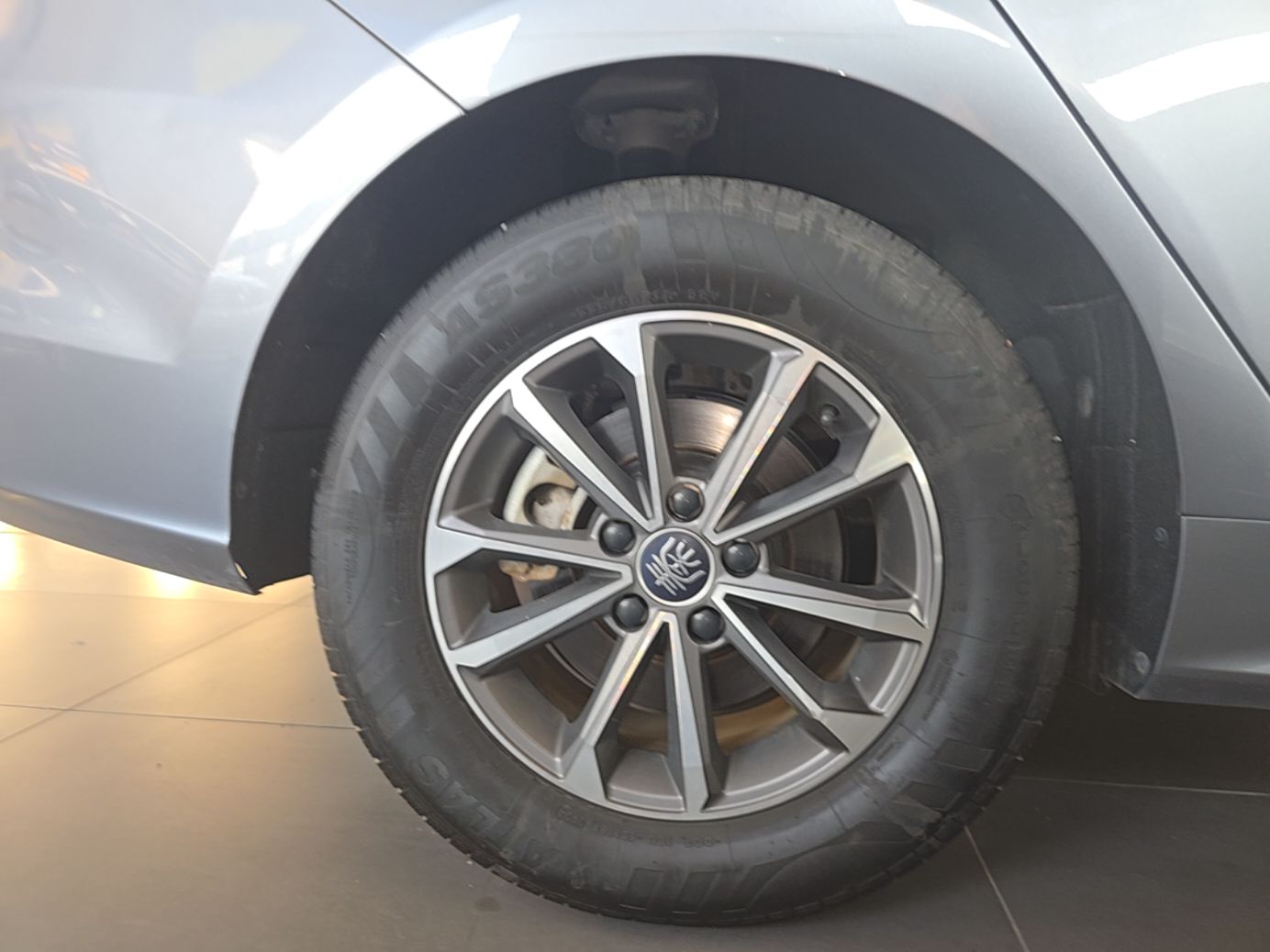 BYD Qin PLUS 2024 HONOR Edition DM-i 55KM Leading Model — снимка 11