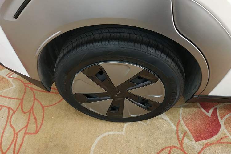 Used AION Y 2023 Plus 610 Enjoyment Edition Ternary Lithium Right Rear Wheel Hub