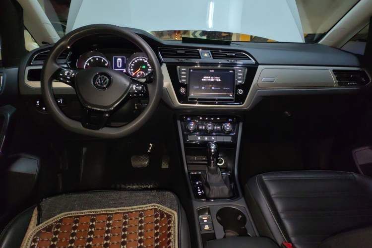 Used Volkswagen Touran 2018 Volkswagen Touran L 280TSI DSG Comfort Edition 7 Seats China V Emission Standard Center Console