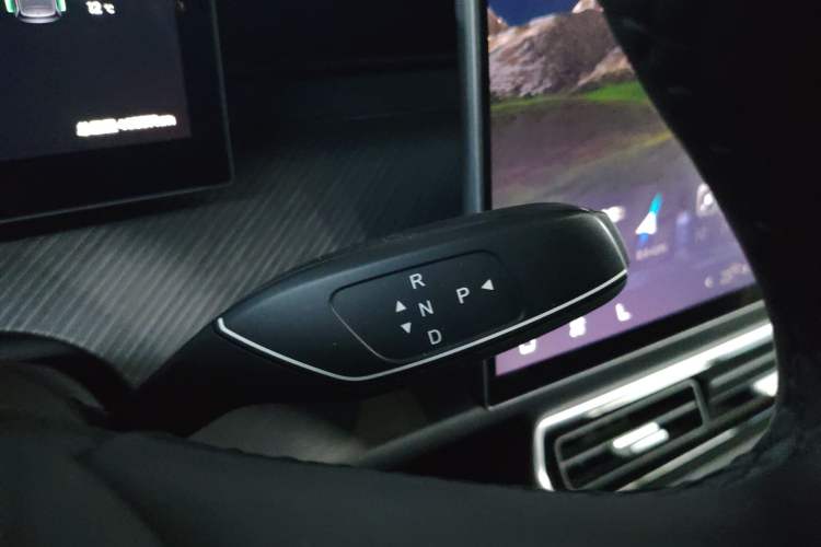 Used Chery Fengyun T9 2024 120 Long-Range Comfort Version 7-Seater Lithium-Ion Battery Gear Lever