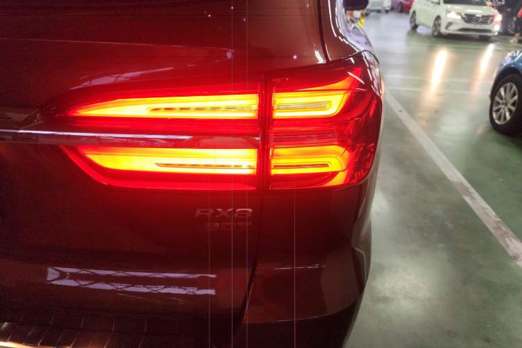 Used Roewe RX8 2018 30T Smart Connectivity Two-Wheel Drive Flagship Edition
