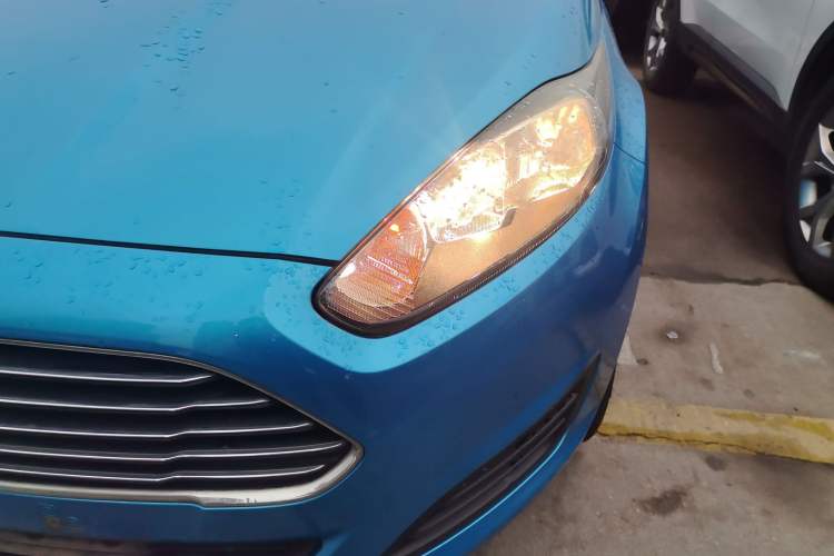 Used Ford Fiesta 2013 Hatchback 1.5L Manual Fashion Edition
