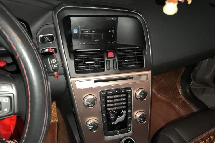 Used Volvo XC60 2017 T5 AWD Smart Upgrade Edition
