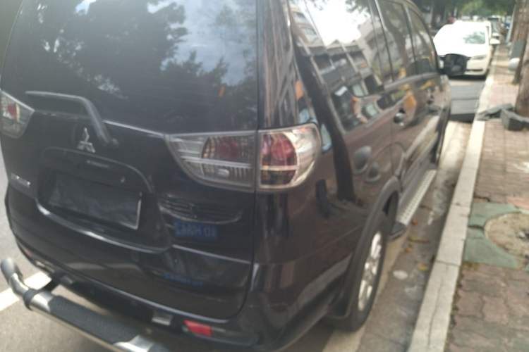 Used Mitsubishi Zinger 2011 2.0L Automatic Luxury Version