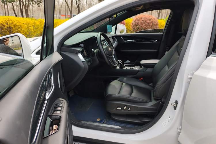 Used Cadillac XT5 2022 2.0T Two-Wheel Drive Luxury Version Left Front Seat