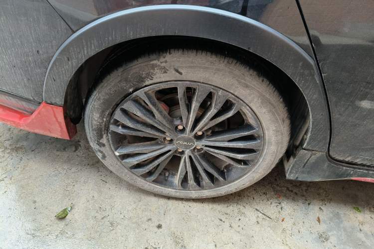 Used Dongfeng Aeolus Yixuan MAX 2021 1.5T Dark Night Sharp Edition Right Rear Wheel Hub