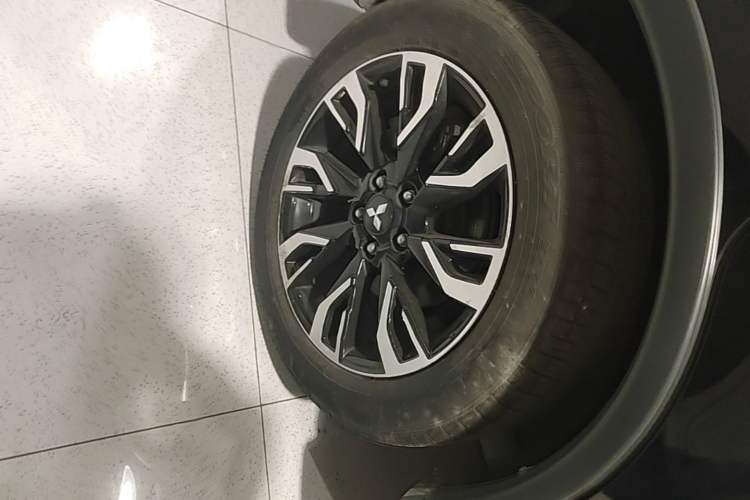 Used Mitsubishi Outlander 2019 2.0L Two-Wheel Drive Comfort Edition 5 Seats China VI Standard
