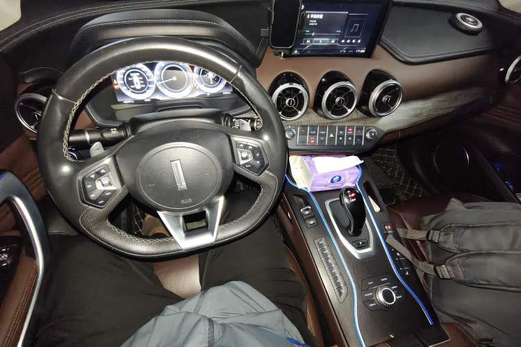 Used Wey VV7 2019 Upgraded Model 2.0T Flagship Version China V Standard Audio And AC Panel