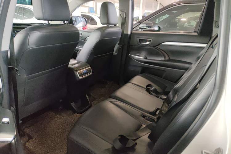 Used Toyota Highlander 2015 2.0T Four-Wheel Drive Luxury Edition 7-Seater Left Rear Seat