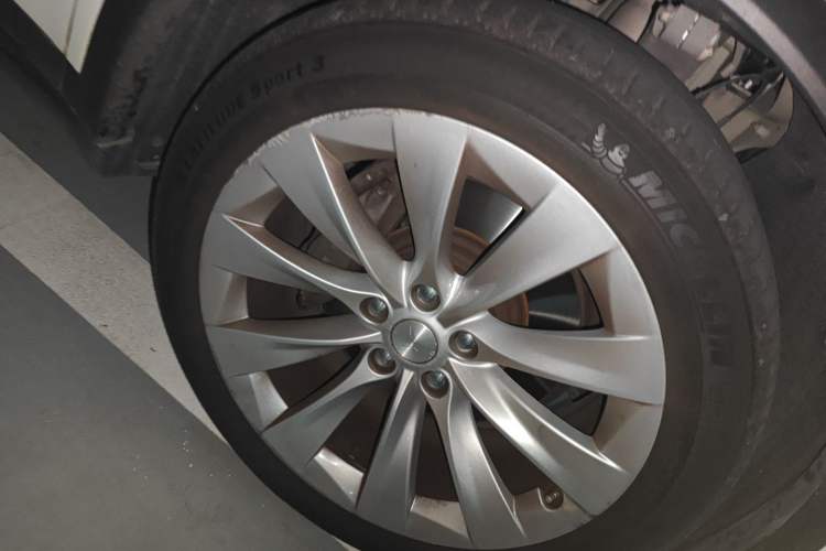 Used Tesla Model X 2017 X 100D Long Range Edition Right Front Wheel Hub