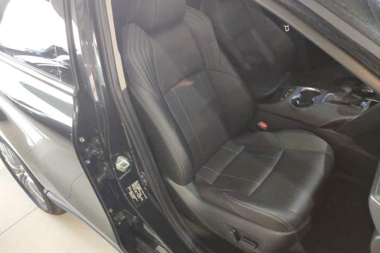 Used Toyota Harrier 2022 2.0L CVT Two-Wheel Drive Deluxe Edition