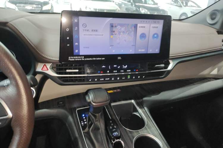 Used Toyota Granvia 2023 2.5L Hybrid Flagship VIP Edition