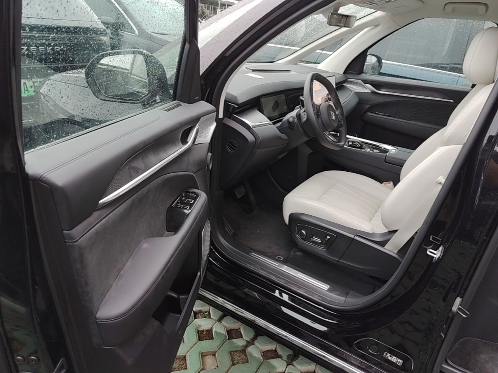 Zeekr 009 2024 GAC Trumpchi — снимка 18