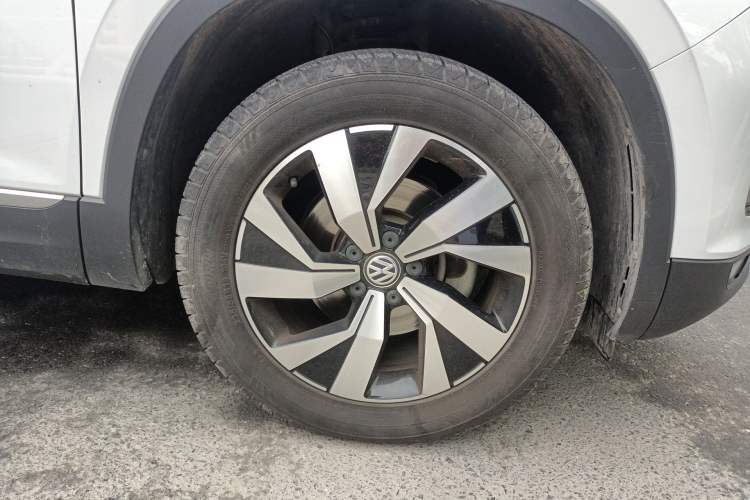 Used Volkswagen Tayron 2020 280TSI Two-Wheel Drive Luxury Connect Edition Right Front Wheel Hub