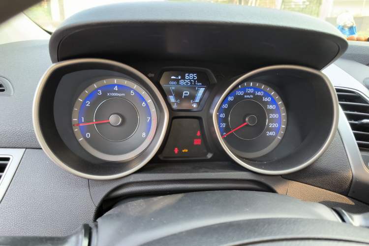 Used Hyundai Elantra (5th Generation / Langdong) 2016 1.6L Automatic Smart Version