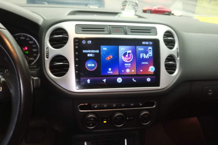 Used Volkswagen Tiguan 2015 1.8TSI Automatic Two-Wheel Drive Luxury Model Audio And AC Panel