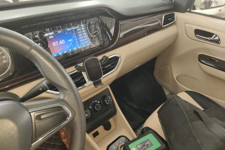 Used CHANGAN KUAYUE Xing V5 EV 2021 Luxury 6-Seater Passenger Bus with Lingdian System Audio And AC Panel