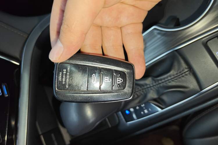 Used Toyota Camry 2023 2.0G Luxury Edition
