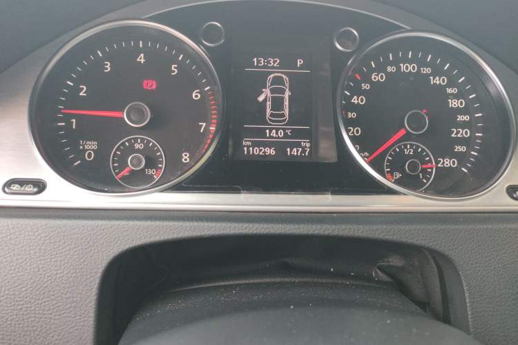 Used Volkswagen FAW-Volkswagen CC 2015 1.8TSI Prestige Model Odometer Close Up