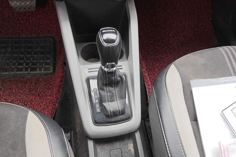 Used Skoda Fabia 2015 1.6L Automatic Sport Edition Gear Lever