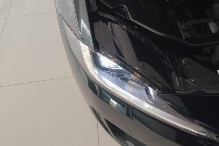 Used Jaguar XEL 2024 2.0T 250 PS R-DYNAMIC S Advanced Sport Edition Right Front Headlight