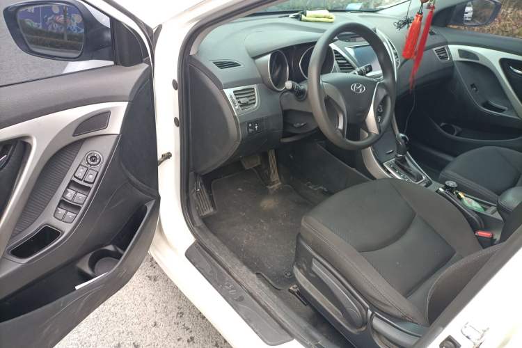 Used Hyundai Elantra (5th Generation / Langdong) 2012 1.6L Automatic Leading Model
