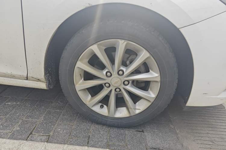 Used Chevrolet Cruze 2017 1.5L Automatic Pioneer Sunroof Edition Right Front Wheel Hub