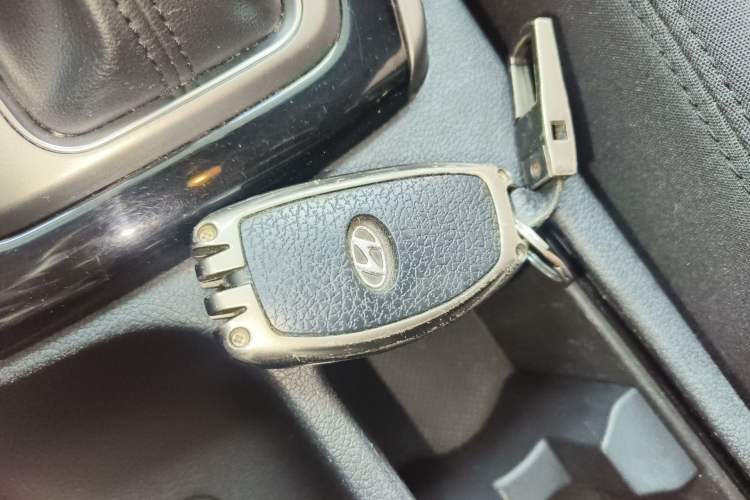 Used Hyundai Elantra (5th Generation / Langdong) 2015 1.6L Automatic Leading Model Vehicle Key