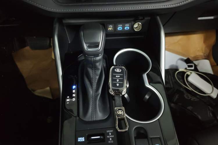 Used Toyota Highlander 2022 380T Four-Wheel Drive Prestige Edition 7-Seater Gear Lever