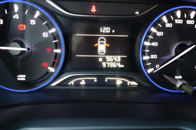 Used GAC Trumpchi GS3 2017 150N Manual Elite Edition Odometer Close Up