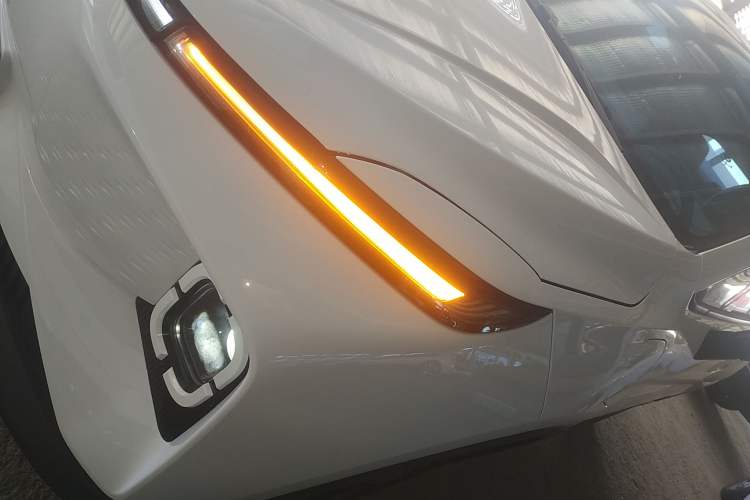 Used Geometry E Firefly 2024 401 km Fluorescent Left Front Headlight