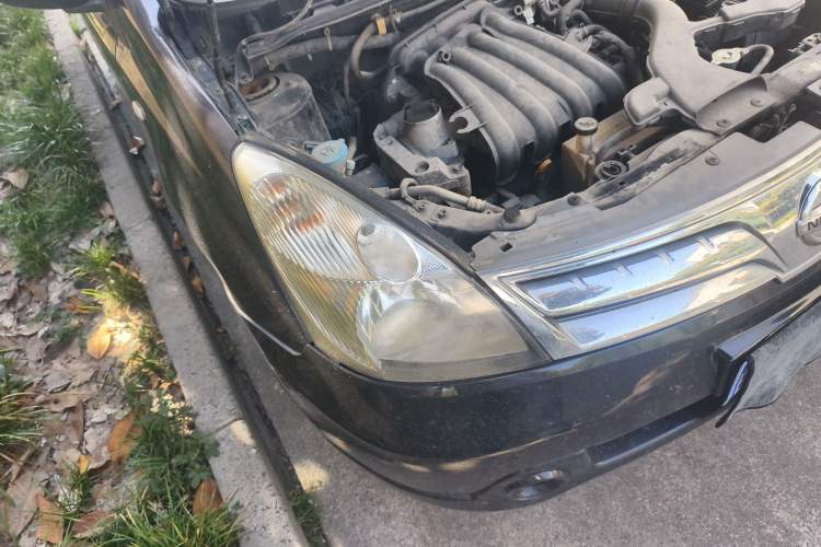 Used Nissan Livina 2010 Jingyue Edition 1.6L Manual All-Around Model
