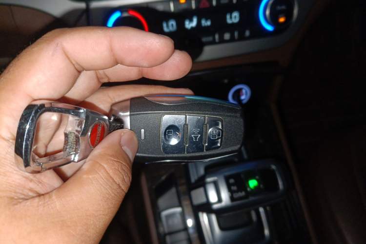 Used Haval H6 Coupe 2017 Red-Label 2.0T Automatic Two-Wheel Drive Elite Model Vehicle Key